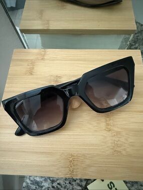 Black Sunglasses - Classic Women's Fashion Accessory